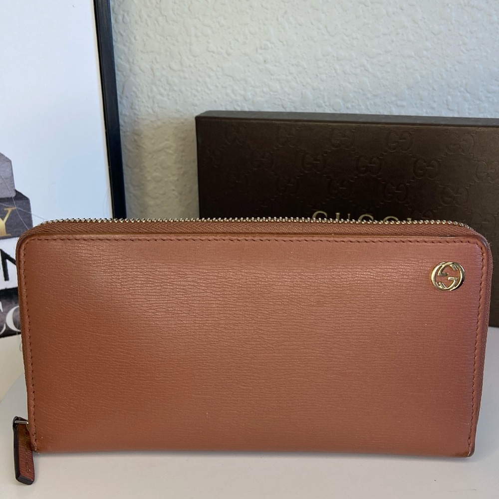 Gucci Tan Leather Zip Wallet with Gold GG Accent